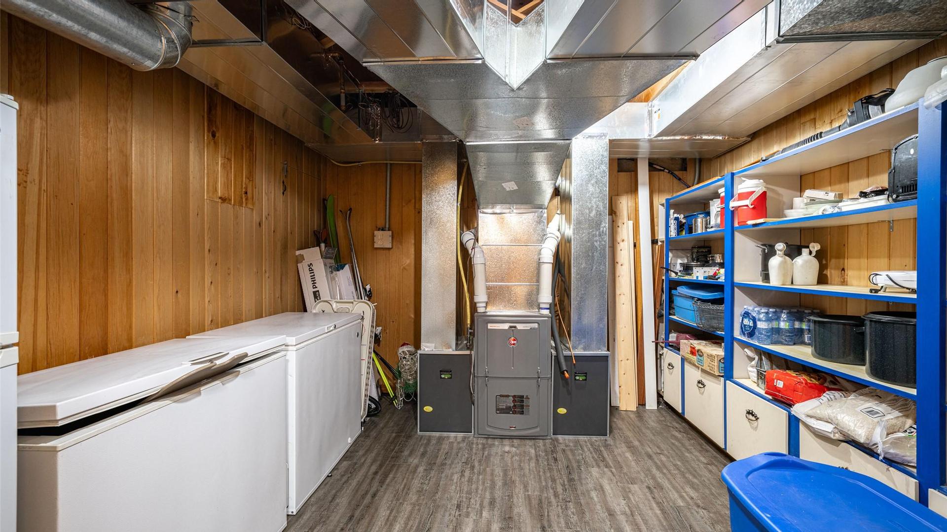 









701


Robin

Road,
Vernon,




BC
V1B 3B3

