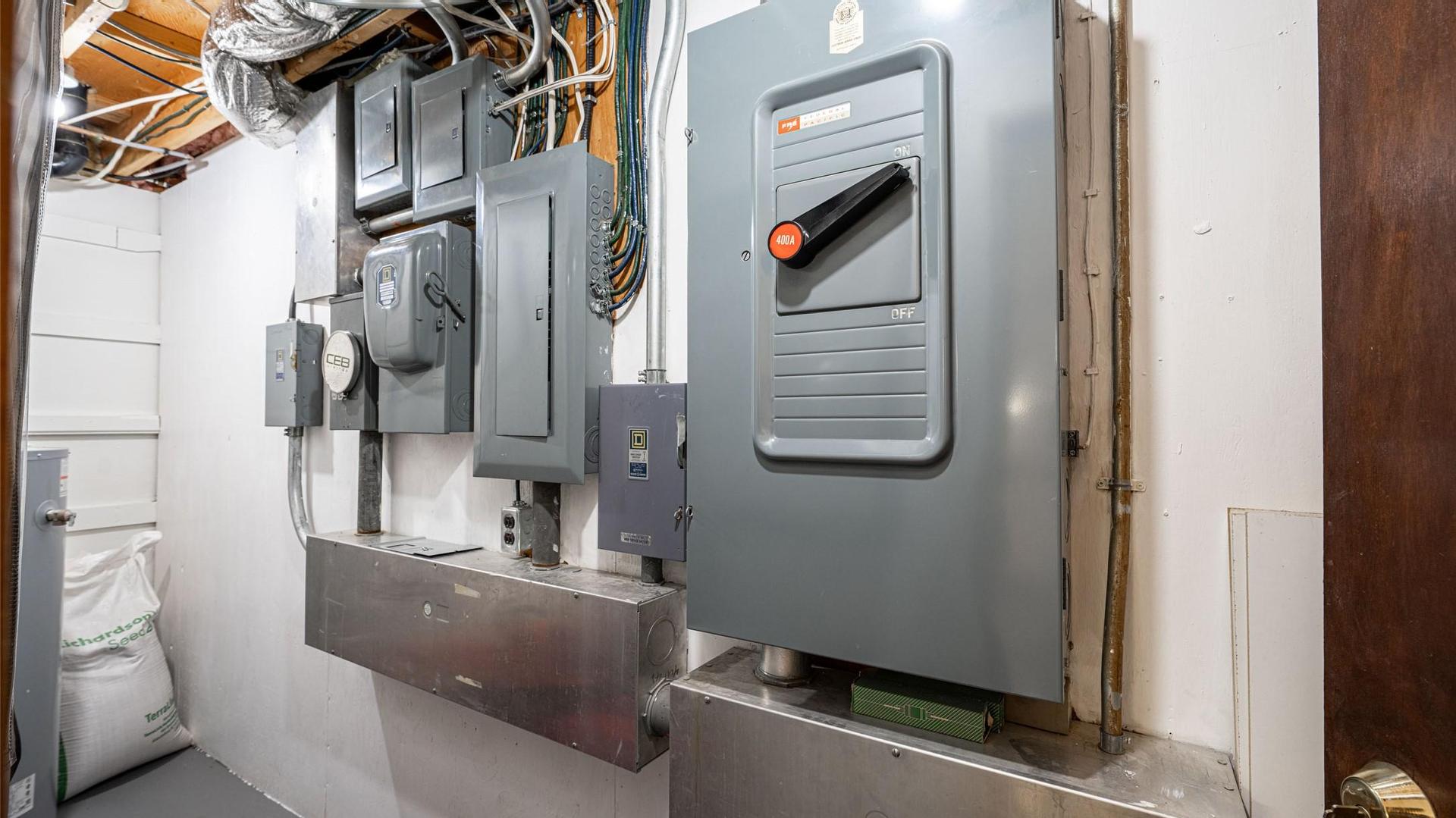 









701


Robin

Road,
Vernon,




BC
V1B 3B3

