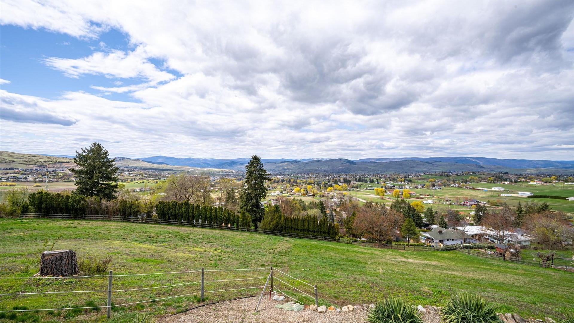 









701


Robin

Road,
Vernon,




BC
V1B 3B3

