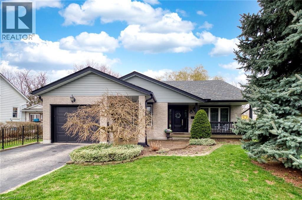 












108 QUEENSWAY Drive

,
St. Jacobs,




Ontario
N0B2N0


