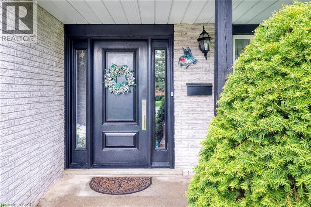 












108 QUEENSWAY Drive

,
St. Jacobs,




Ontario
N0B2N0

