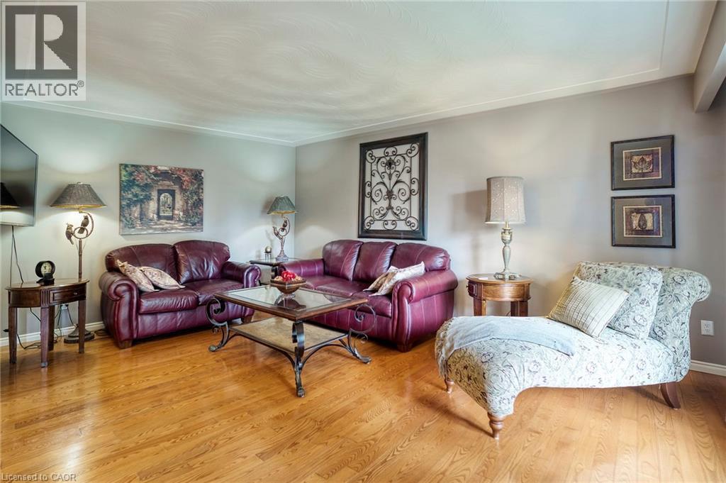 












108 QUEENSWAY Drive

,
St. Jacobs,




Ontario
N0B2N0

