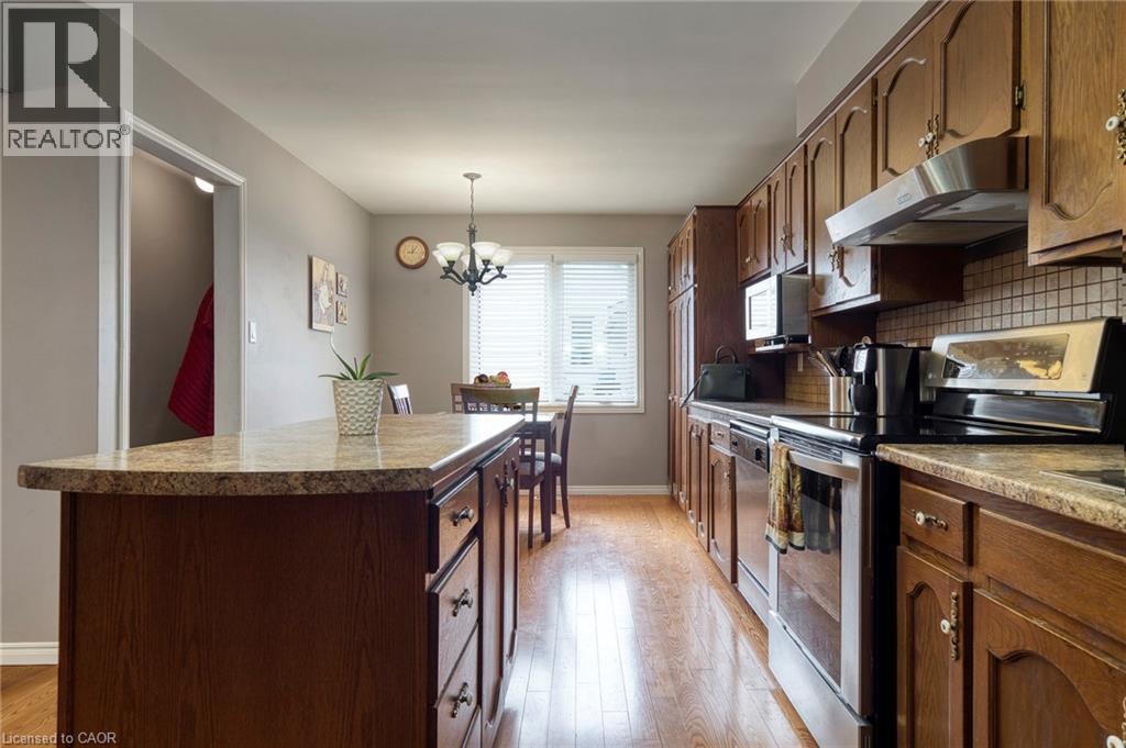 












108 QUEENSWAY Drive

,
St. Jacobs,




Ontario
N0B2N0

