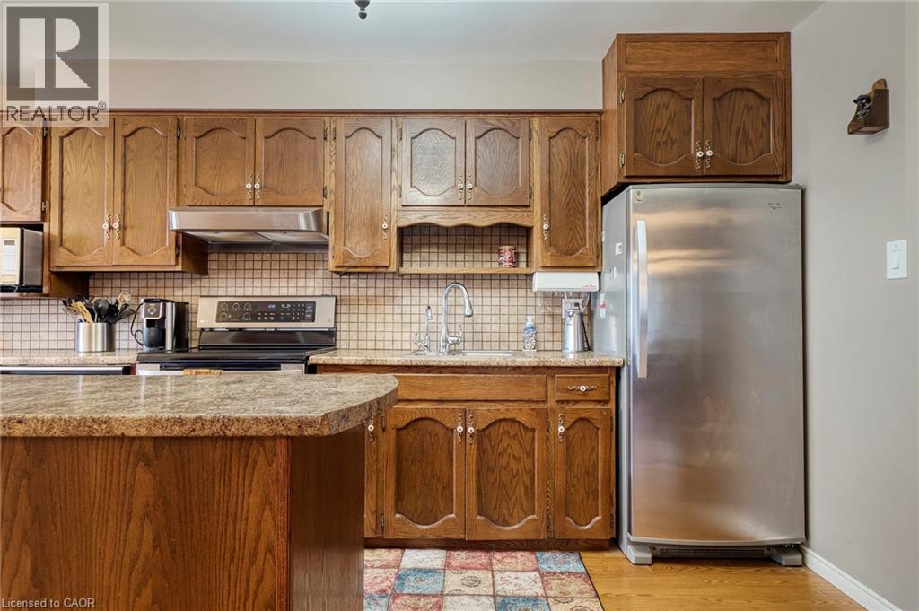 












108 QUEENSWAY Drive

,
St. Jacobs,




Ontario
N0B2N0

