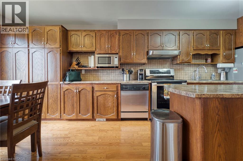 












108 QUEENSWAY Drive

,
St. Jacobs,




Ontario
N0B2N0

