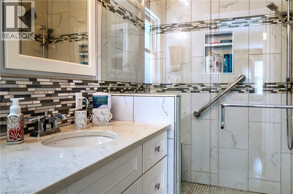 












108 QUEENSWAY Drive

,
St. Jacobs,




Ontario
N0B2N0

