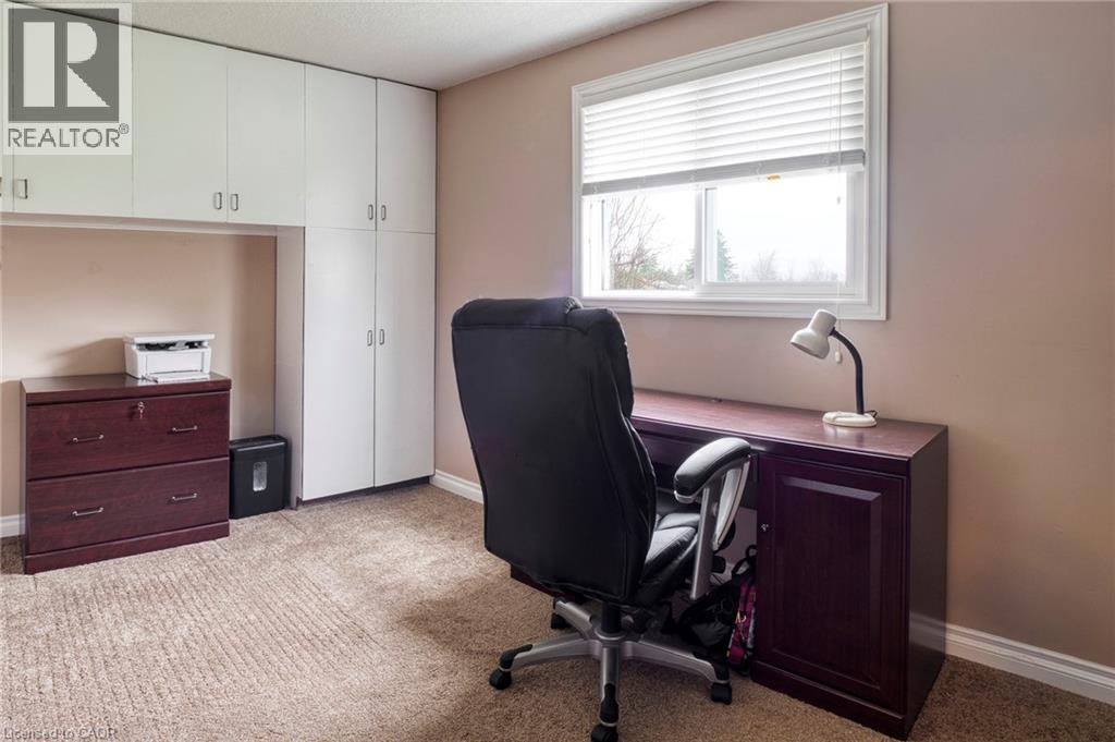 












108 QUEENSWAY Drive

,
St. Jacobs,




Ontario
N0B2N0

