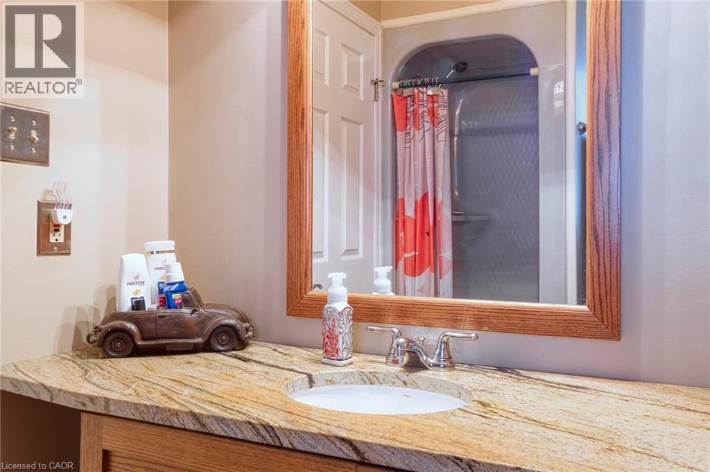 












108 QUEENSWAY Drive

,
St. Jacobs,




Ontario
N0B2N0

