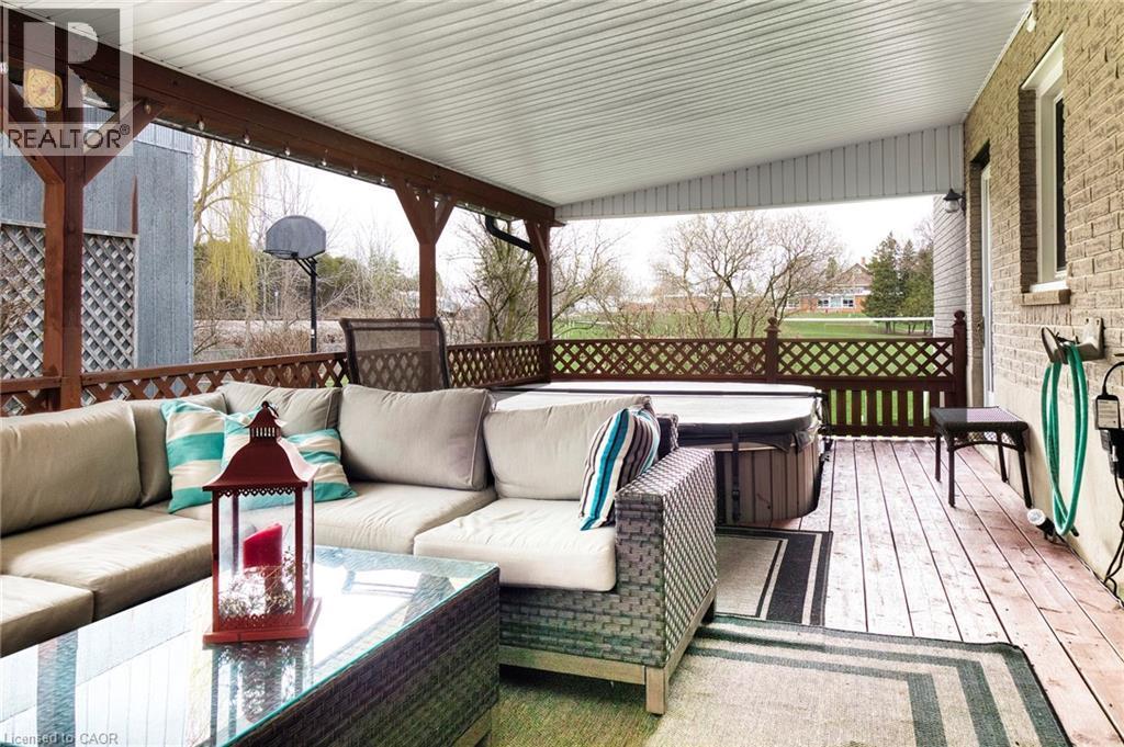 












108 QUEENSWAY Drive

,
St. Jacobs,




Ontario
N0B2N0

