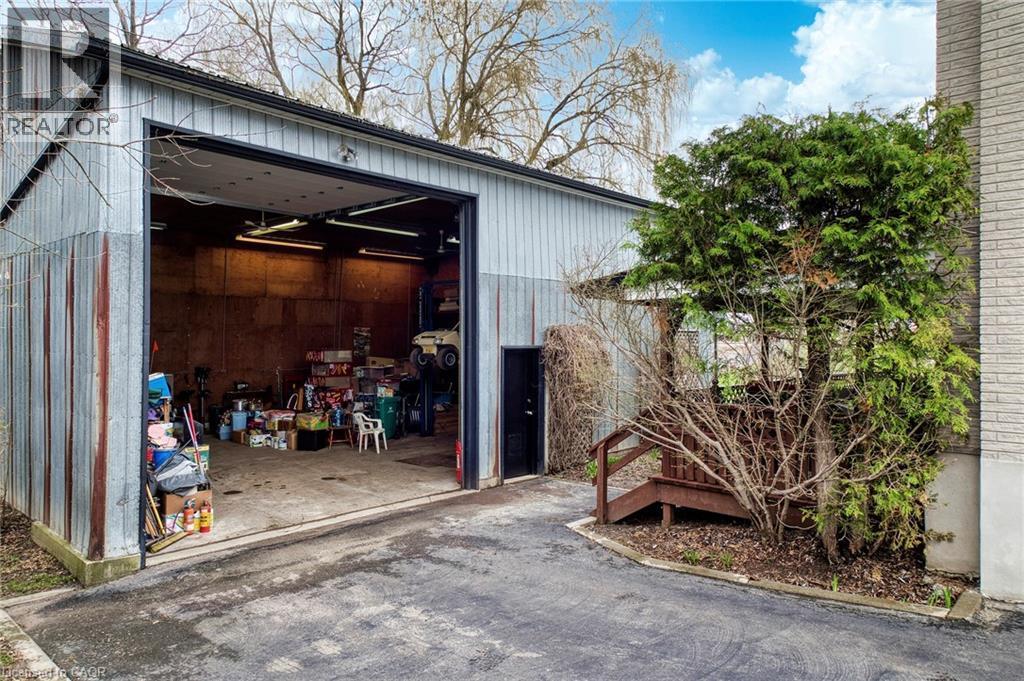 












108 QUEENSWAY Drive

,
St. Jacobs,




Ontario
N0B2N0

