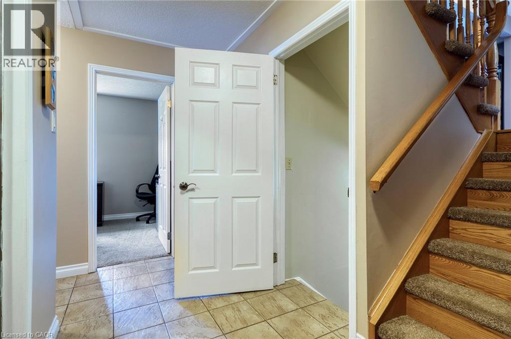 












108 QUEENSWAY Drive

,
St. Jacobs,




Ontario
N0B2N0

