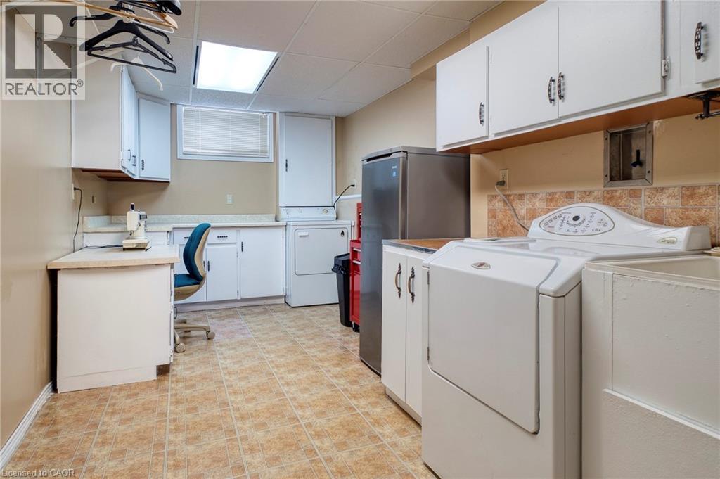 












108 QUEENSWAY Drive

,
St. Jacobs,




Ontario
N0B2N0

