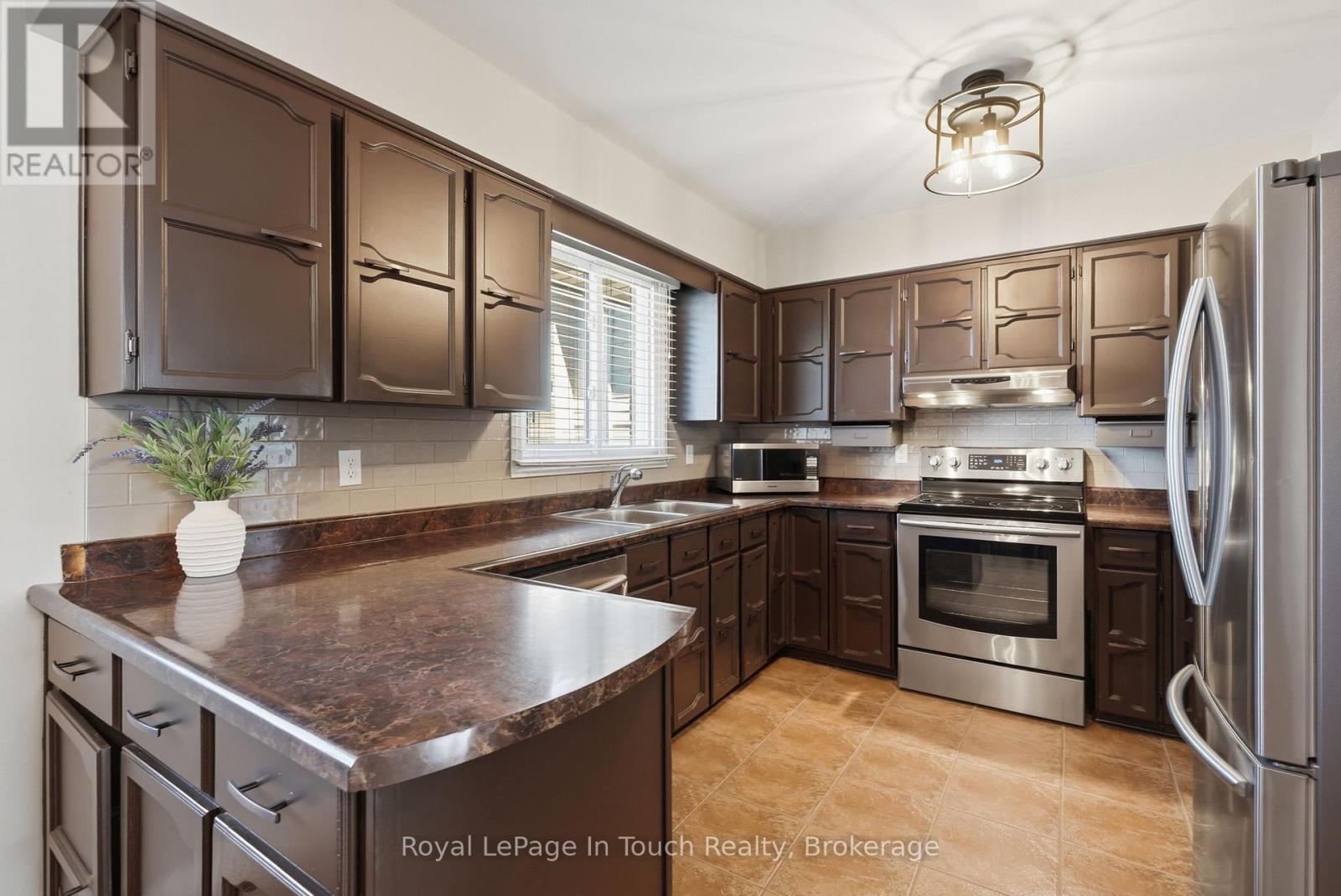 












636 BROADVIEW AVENUE

,
Orillia,




Ontario
L3V6N8


