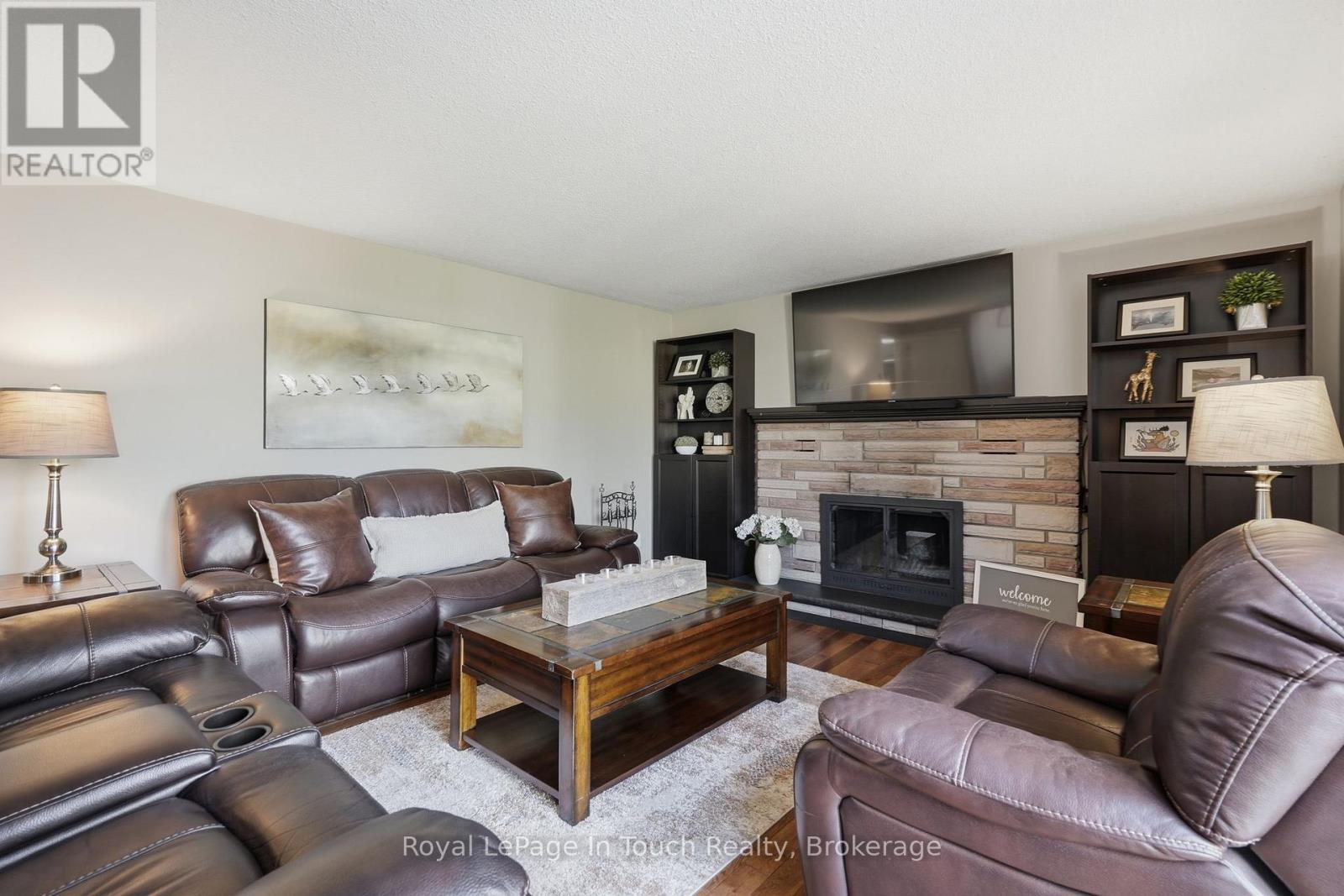 












636 BROADVIEW AVENUE

,
Orillia,




Ontario
L3V6N8

