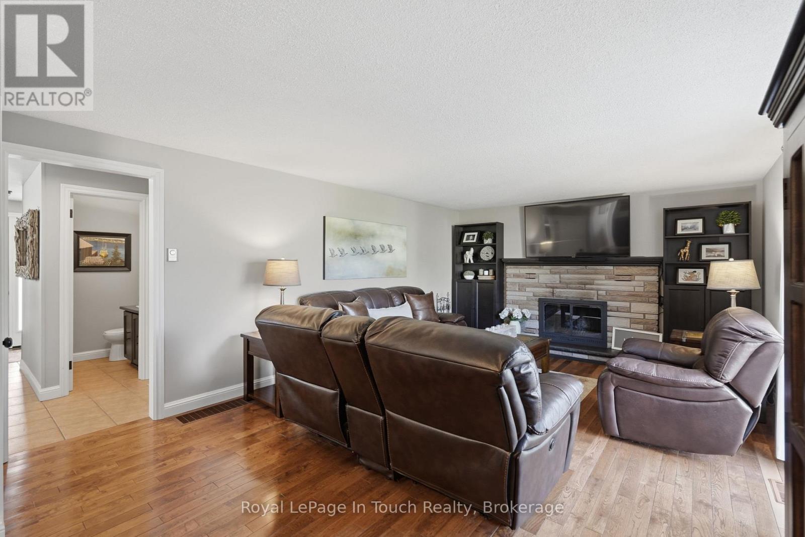 












636 BROADVIEW AVENUE

,
Orillia,




Ontario
L3V6N8

