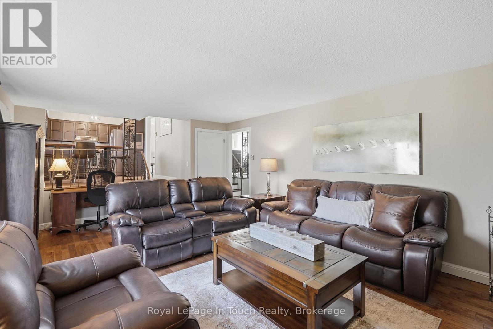 












636 BROADVIEW AVENUE

,
Orillia,




Ontario
L3V6N8

