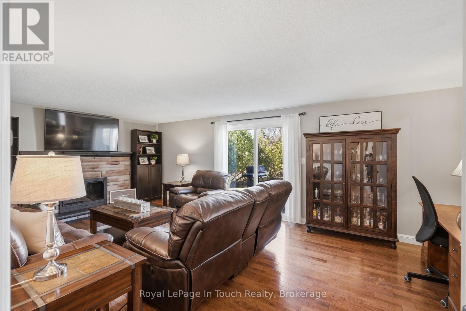 












636 BROADVIEW AVENUE

,
Orillia,




Ontario
L3V6N8

