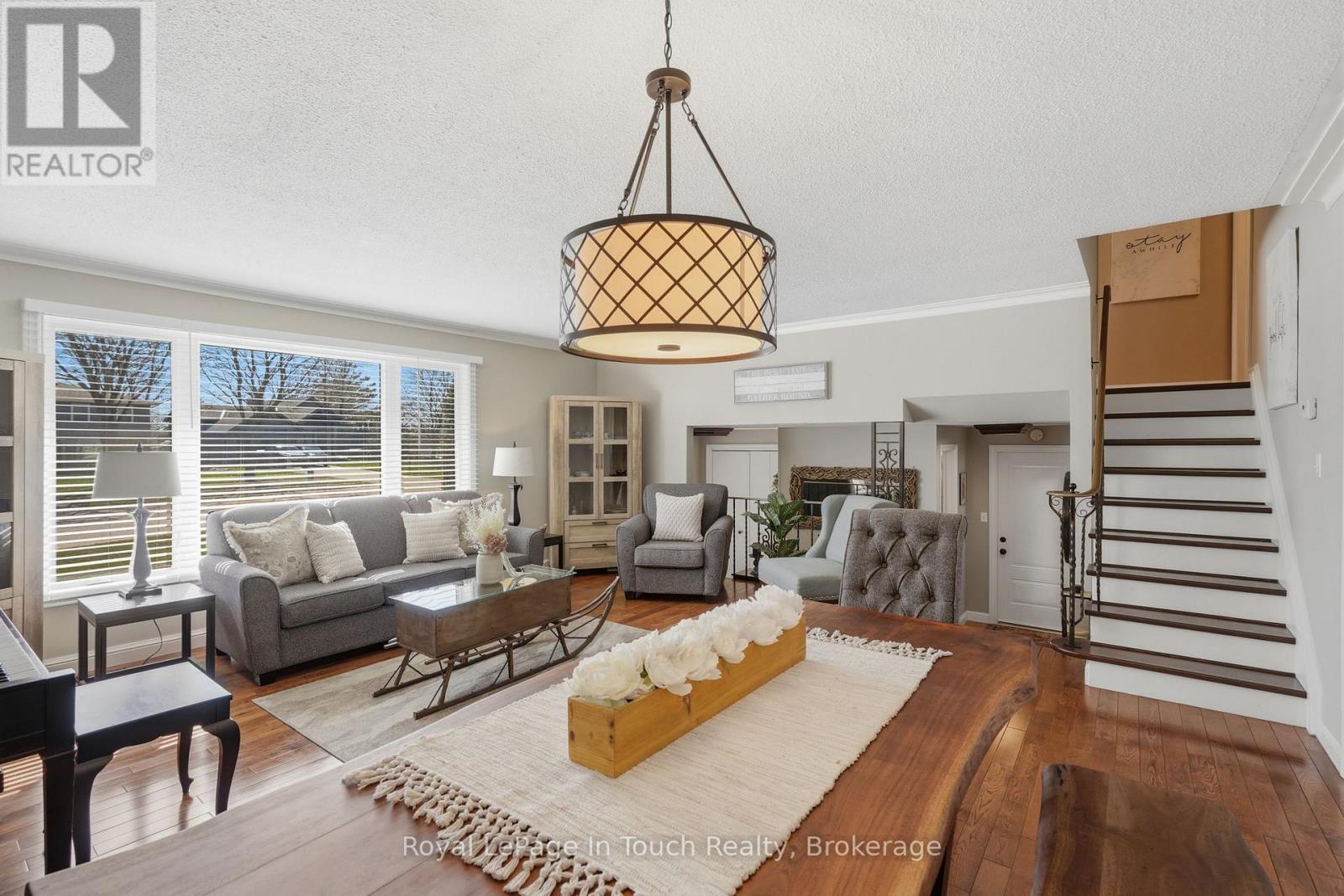 












636 BROADVIEW AVENUE

,
Orillia,




Ontario
L3V6N8

