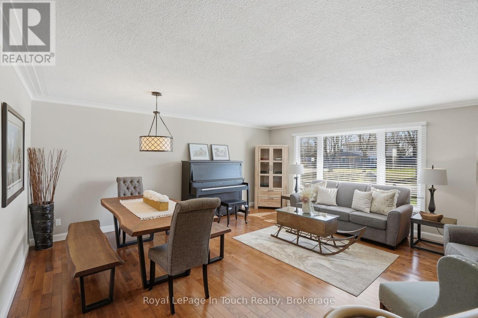 












636 BROADVIEW AVENUE

,
Orillia,




Ontario
L3V6N8

