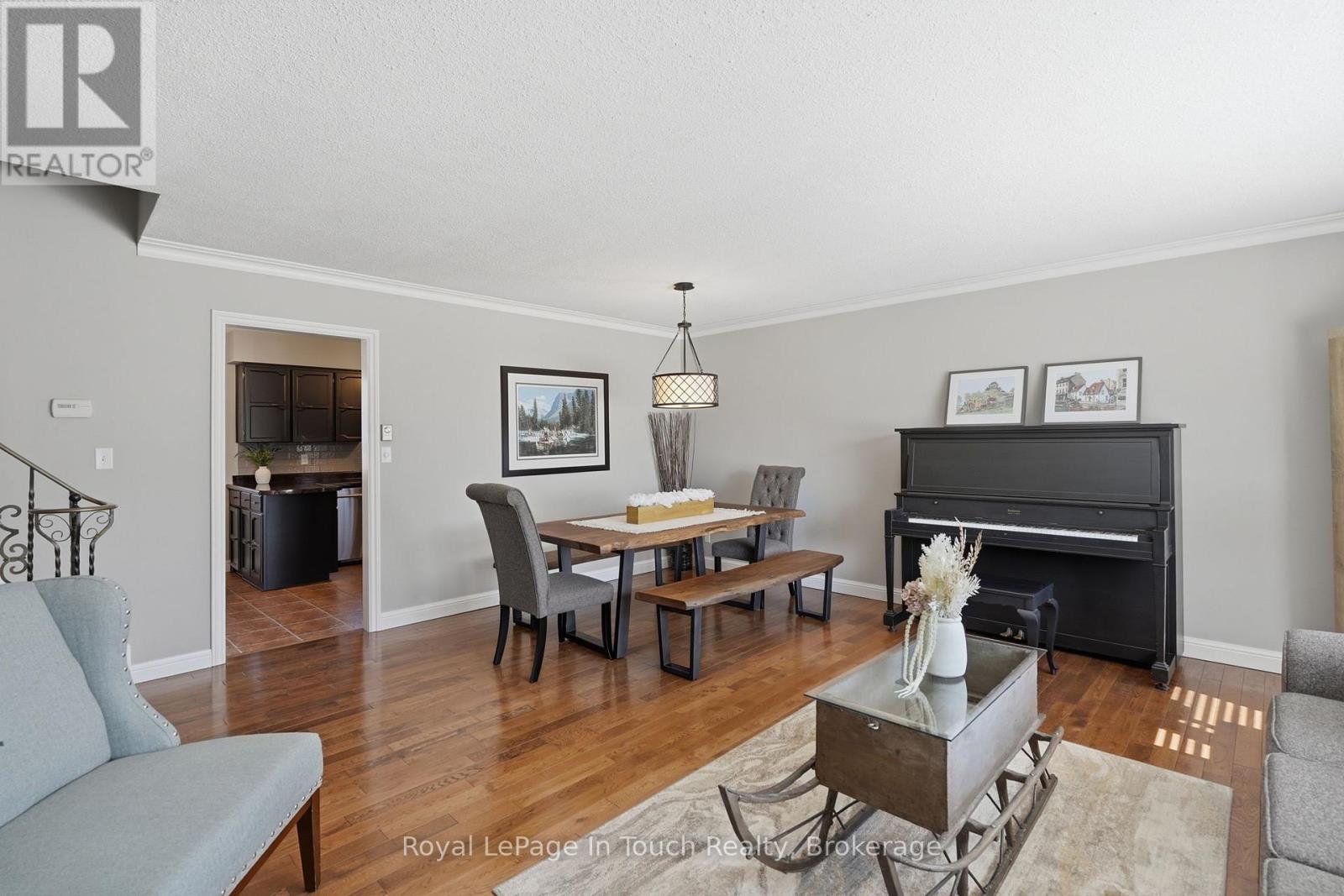 












636 BROADVIEW AVENUE

,
Orillia,




Ontario
L3V6N8

