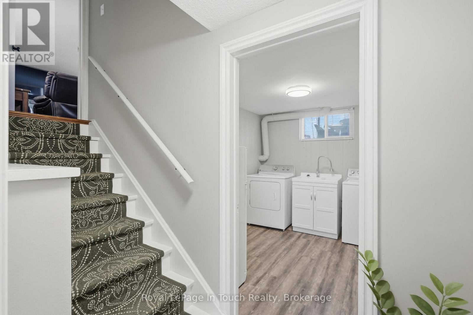 












636 BROADVIEW AVENUE

,
Orillia,




Ontario
L3V6N8

