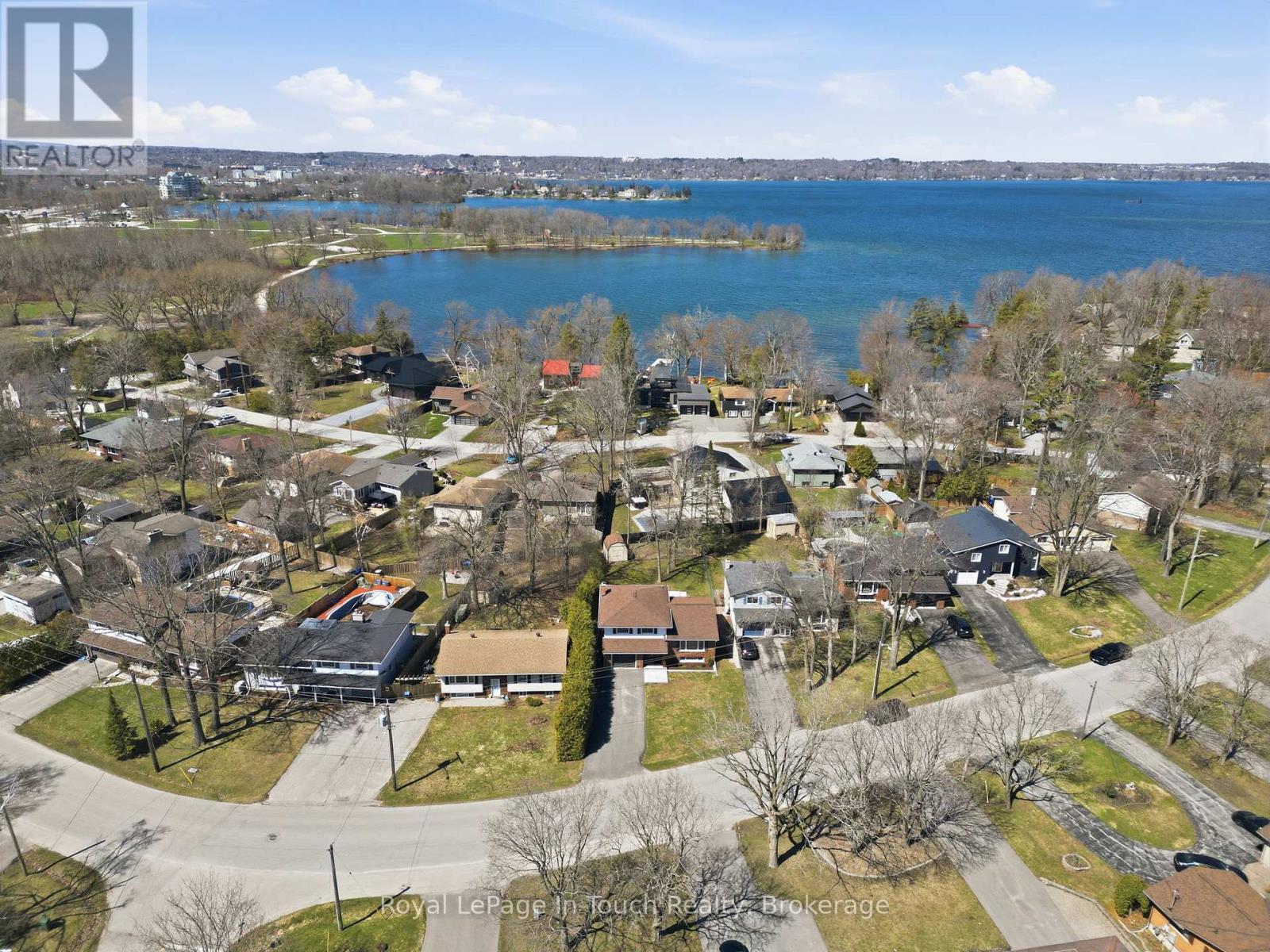 












636 BROADVIEW AVENUE

,
Orillia,




Ontario
L3V6N8

