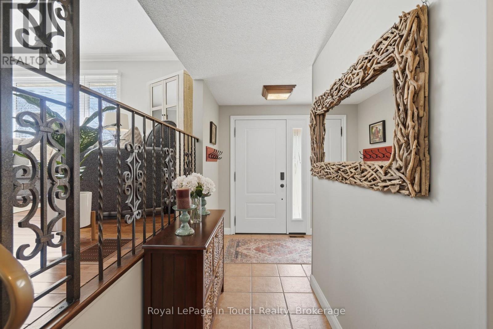 












636 BROADVIEW AVENUE

,
Orillia,




Ontario
L3V6N8

