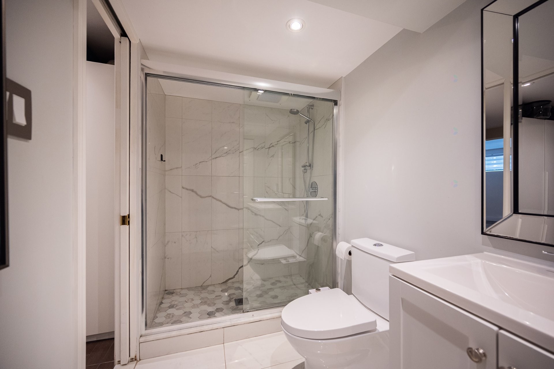 









1097


Av. des Géraniums

,
Laval (Sainte-Dorothée),




QC
H7Y2B7

