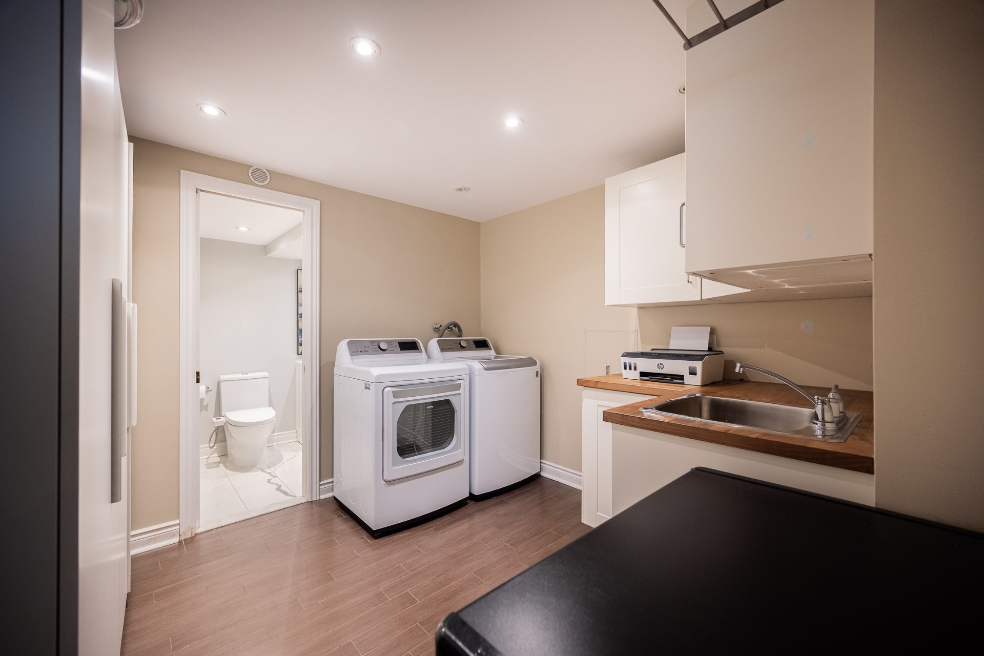 









1097


Av. des Géraniums

,
Laval (Sainte-Dorothée),




QC
H7Y2B7

