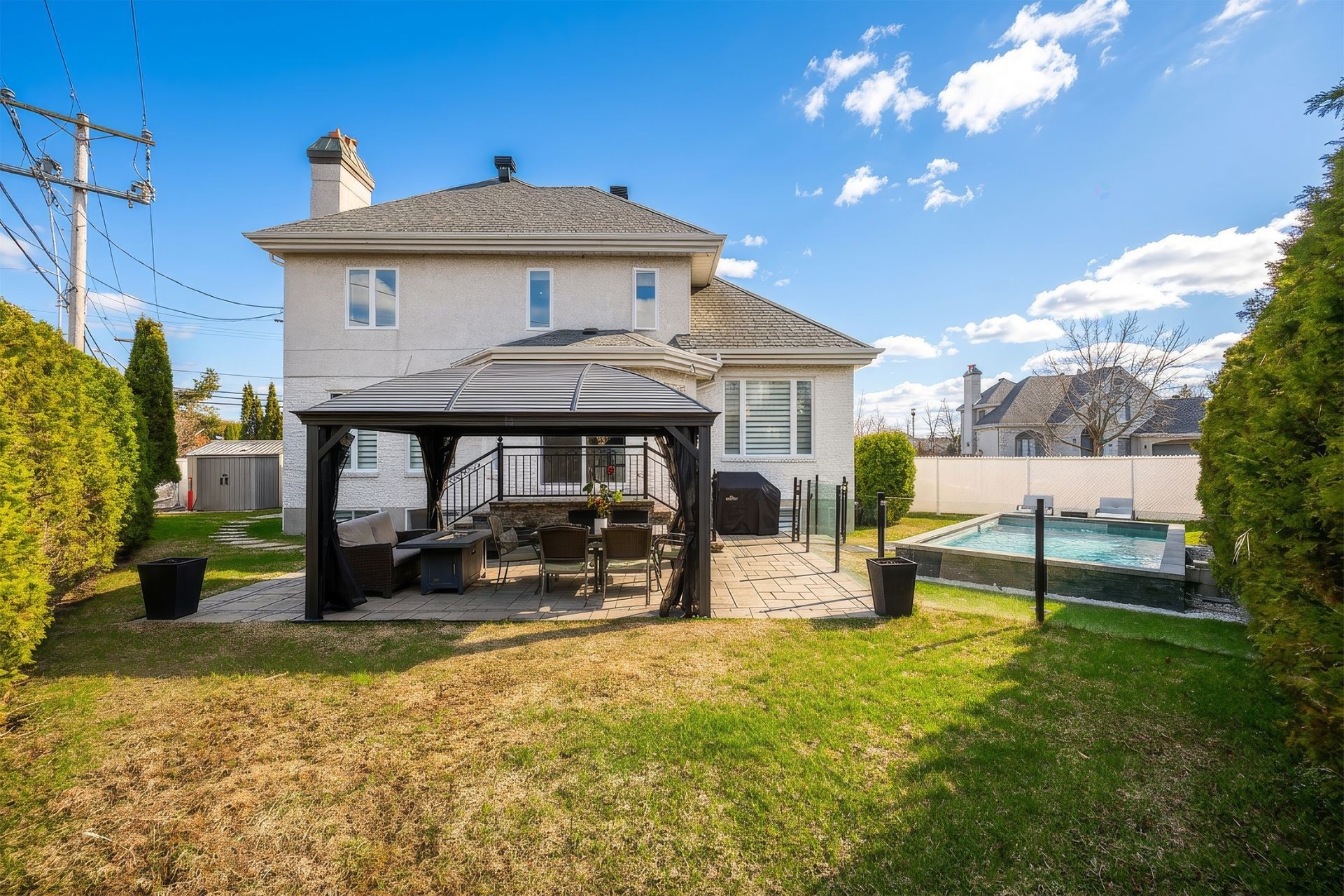 









1097


Av. des Géraniums

,
Laval (Sainte-Dorothée),




QC
H7Y2B7

