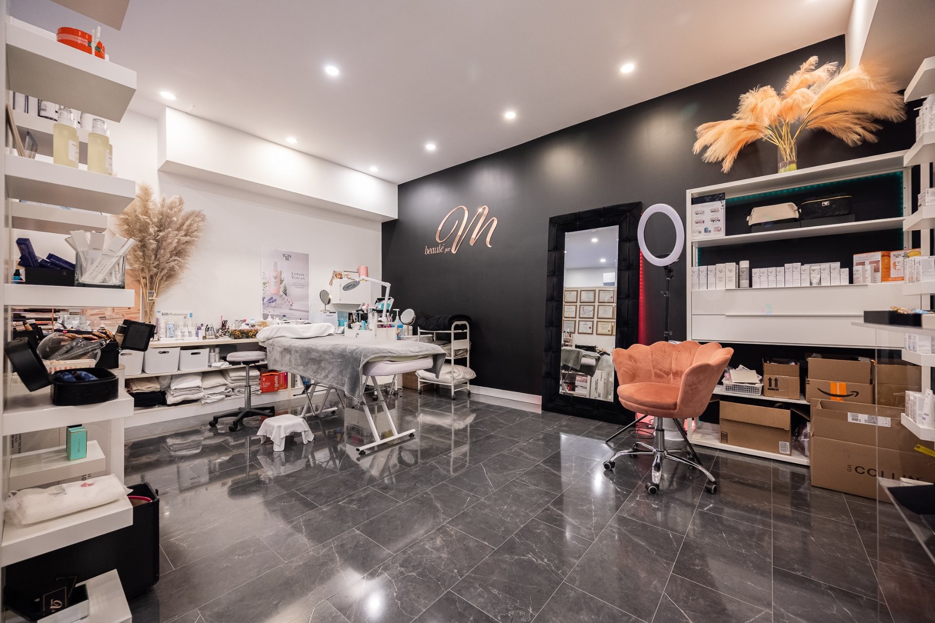 









1097


Av. des Géraniums

,
Laval (Sainte-Dorothée),




QC
H7Y2B7

