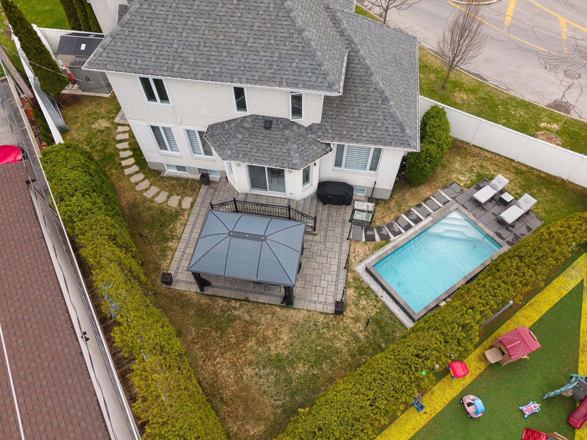 









1097


Av. des Géraniums

,
Laval (Sainte-Dorothée),




QC
H7Y2B7

