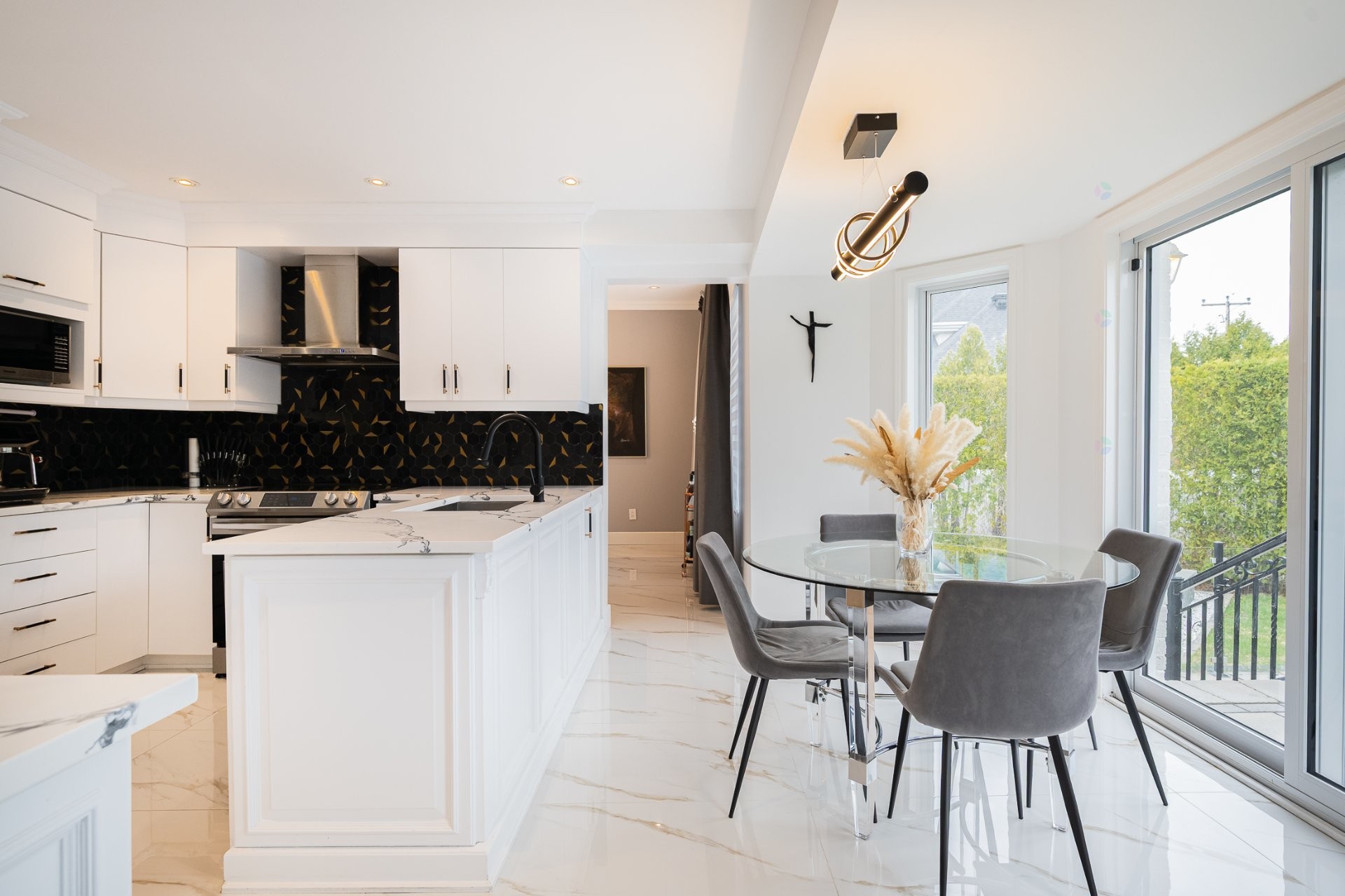 









1097


Av. des Géraniums

,
Laval (Sainte-Dorothée),




QC
H7Y2B7

