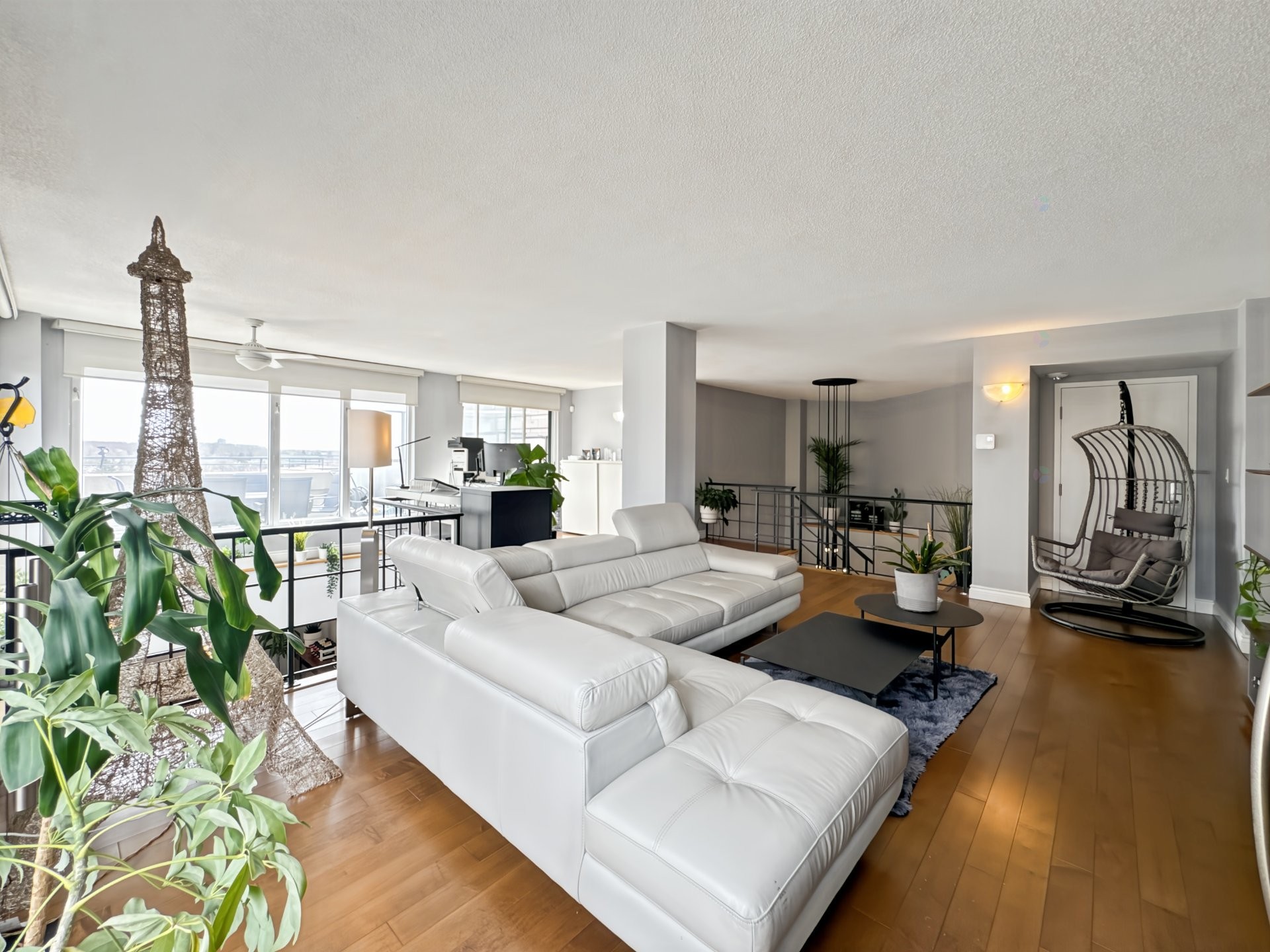 









8145


Boul. St-Laurent

, 705,
Brossard,




QC
J4X2A3

