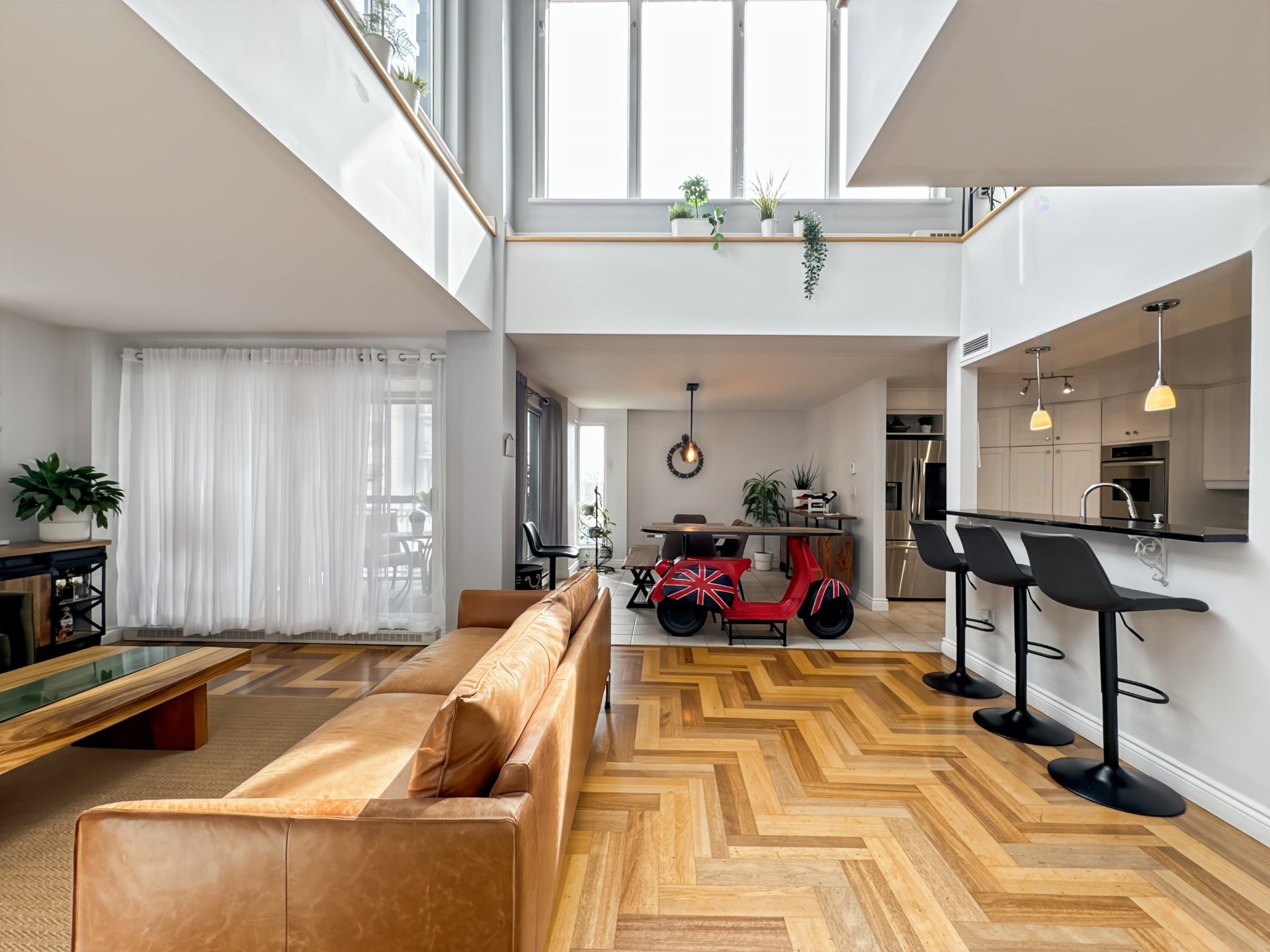 









8145


Boul. St-Laurent

, 705,
Brossard,




QC
J4X2A3

