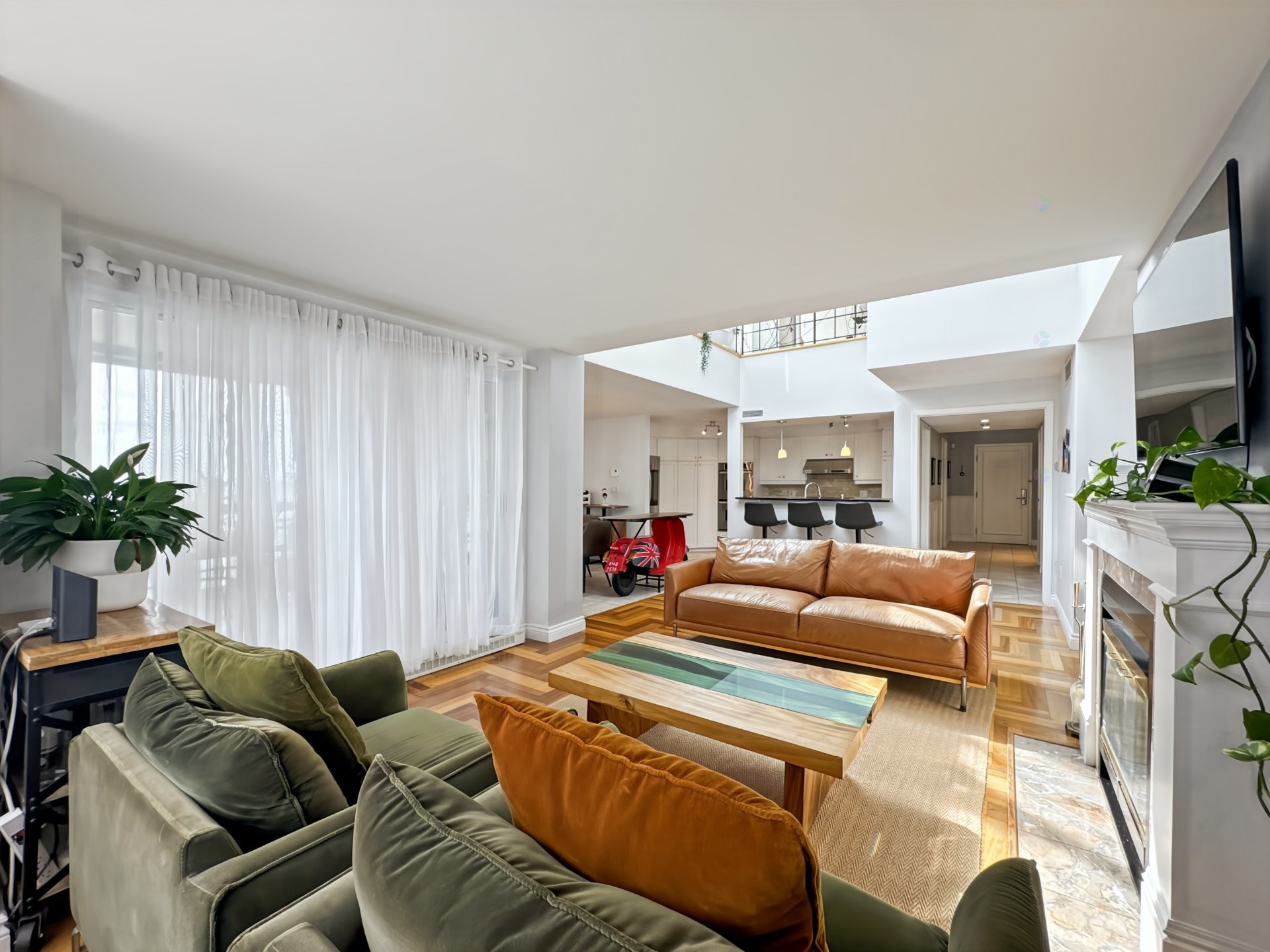 









8145


Boul. St-Laurent

, 705,
Brossard,




QC
J4X2A3

