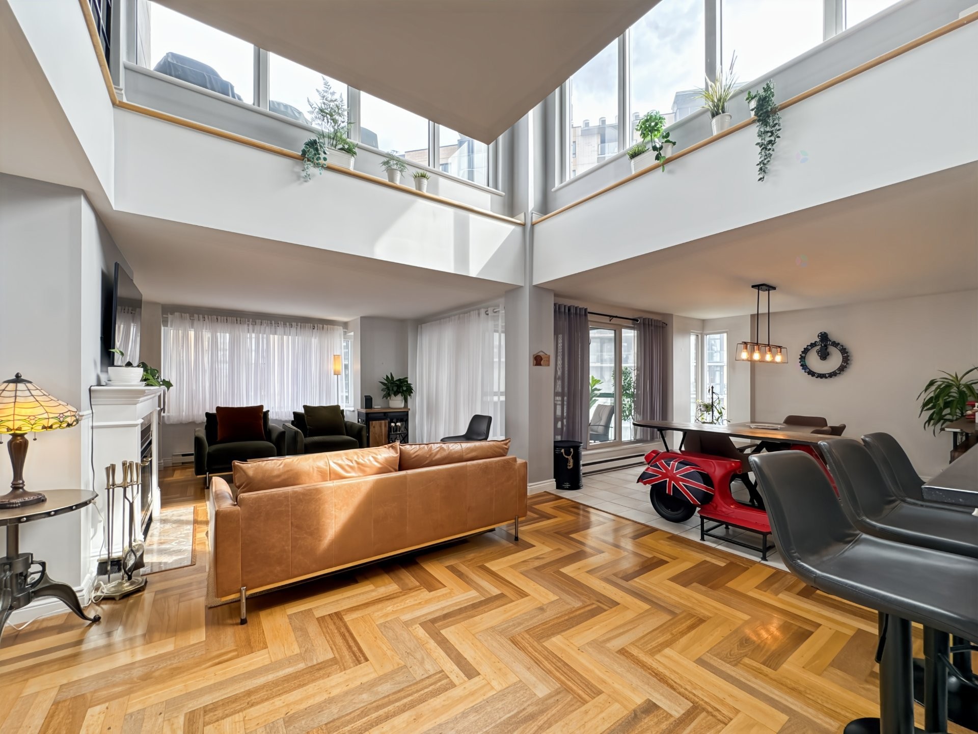 









8145


Boul. St-Laurent

, 705,
Brossard,




QC
J4X2A3

