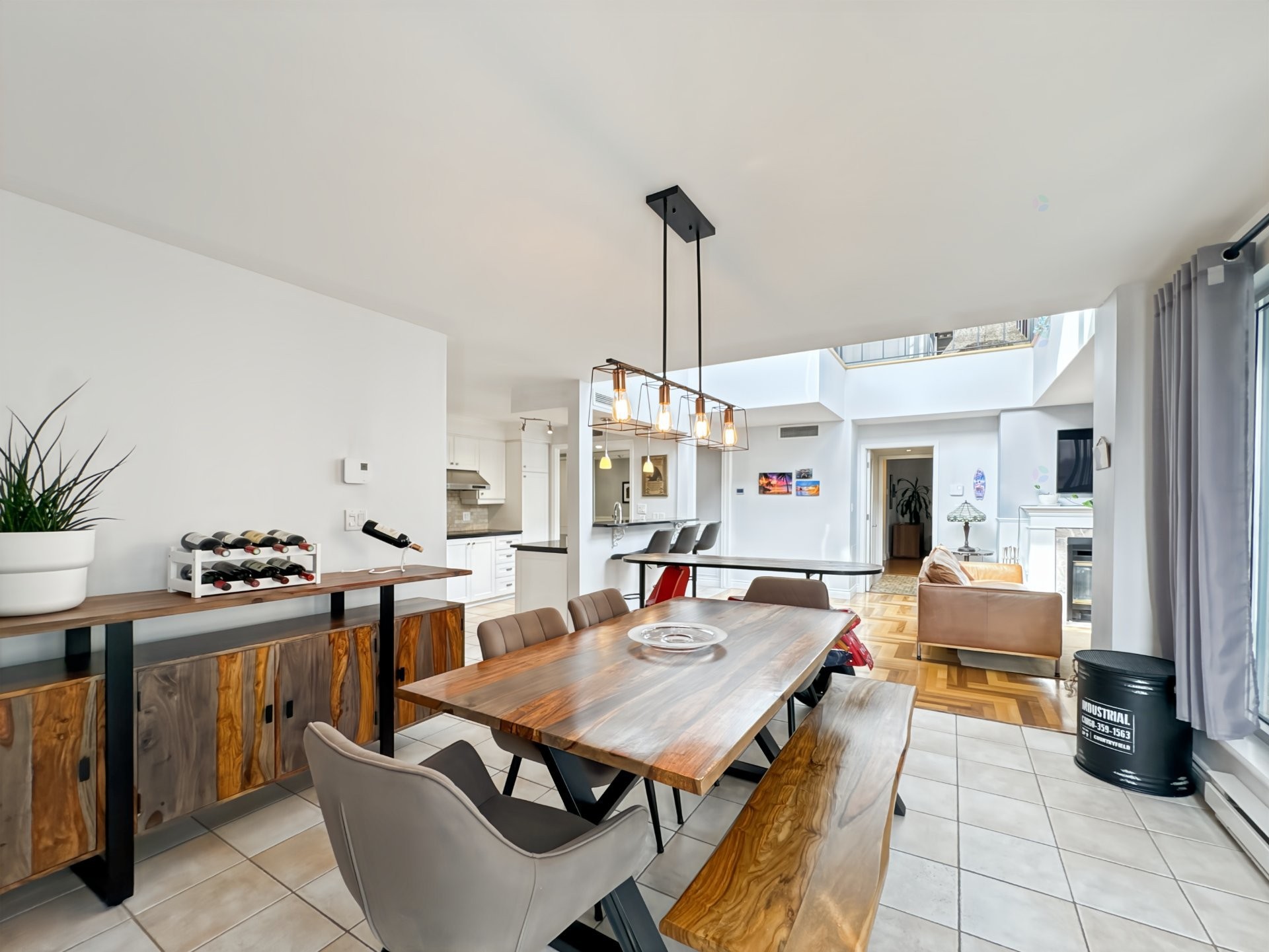 









8145


Boul. St-Laurent

, 705,
Brossard,




QC
J4X2A3

