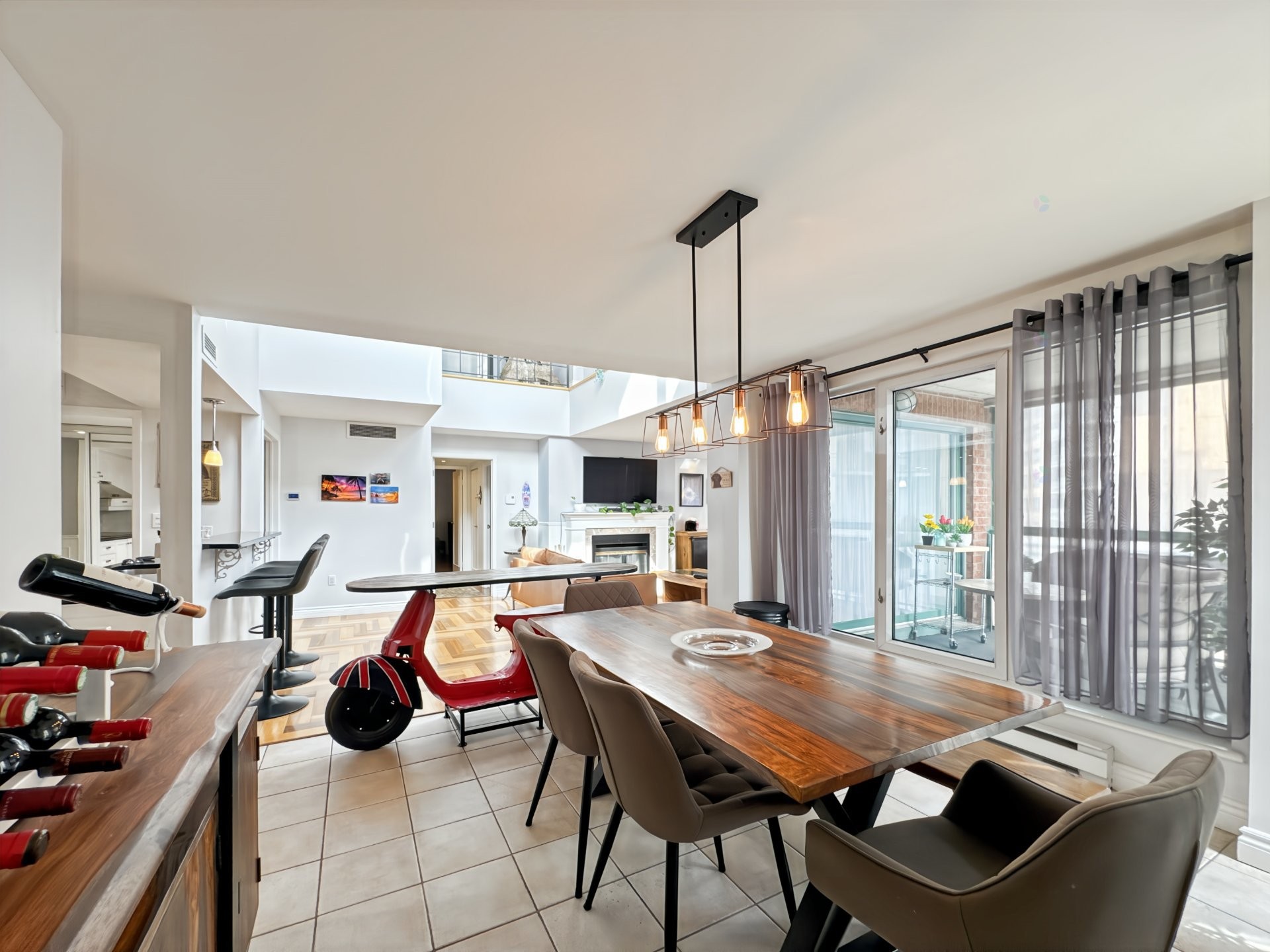 









8145


Boul. St-Laurent

, 705,
Brossard,




QC
J4X2A3

