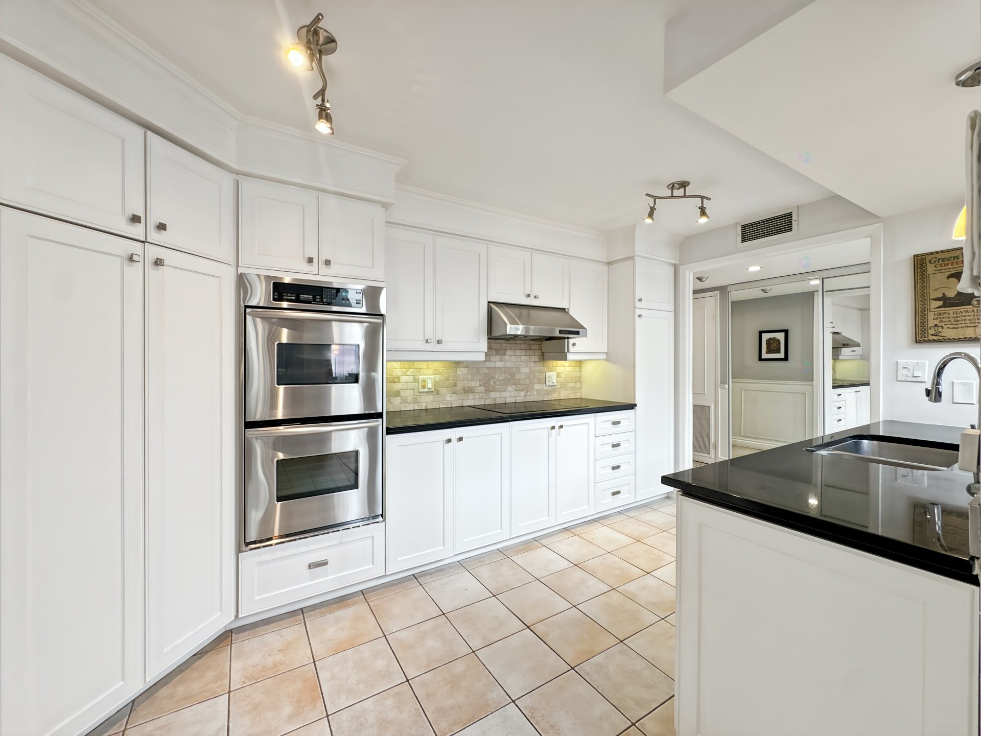 









8145


Boul. St-Laurent

, 705,
Brossard,




QC
J4X2A3

