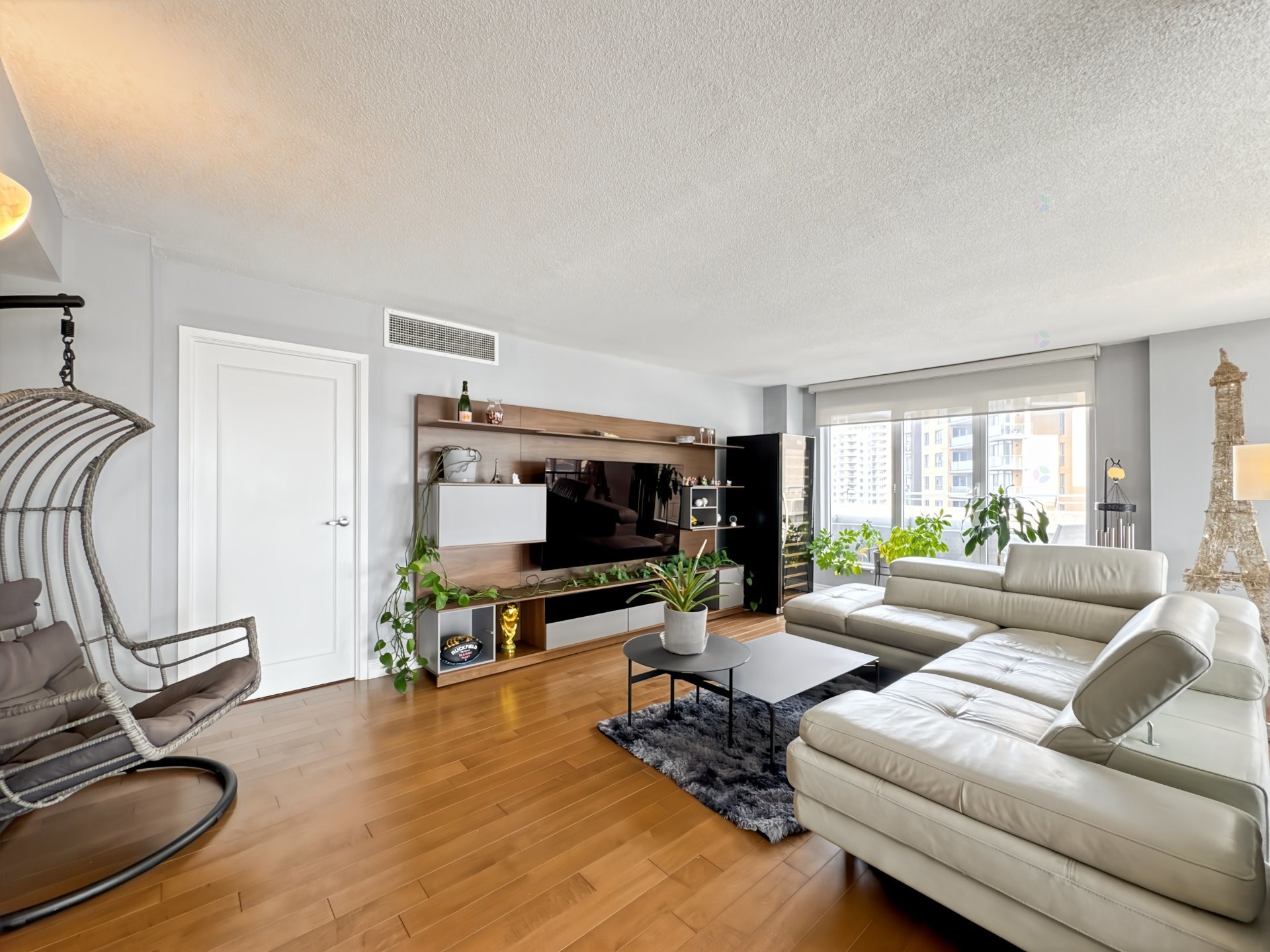 









8145


Boul. St-Laurent

, 705,
Brossard,




QC
J4X2A3

