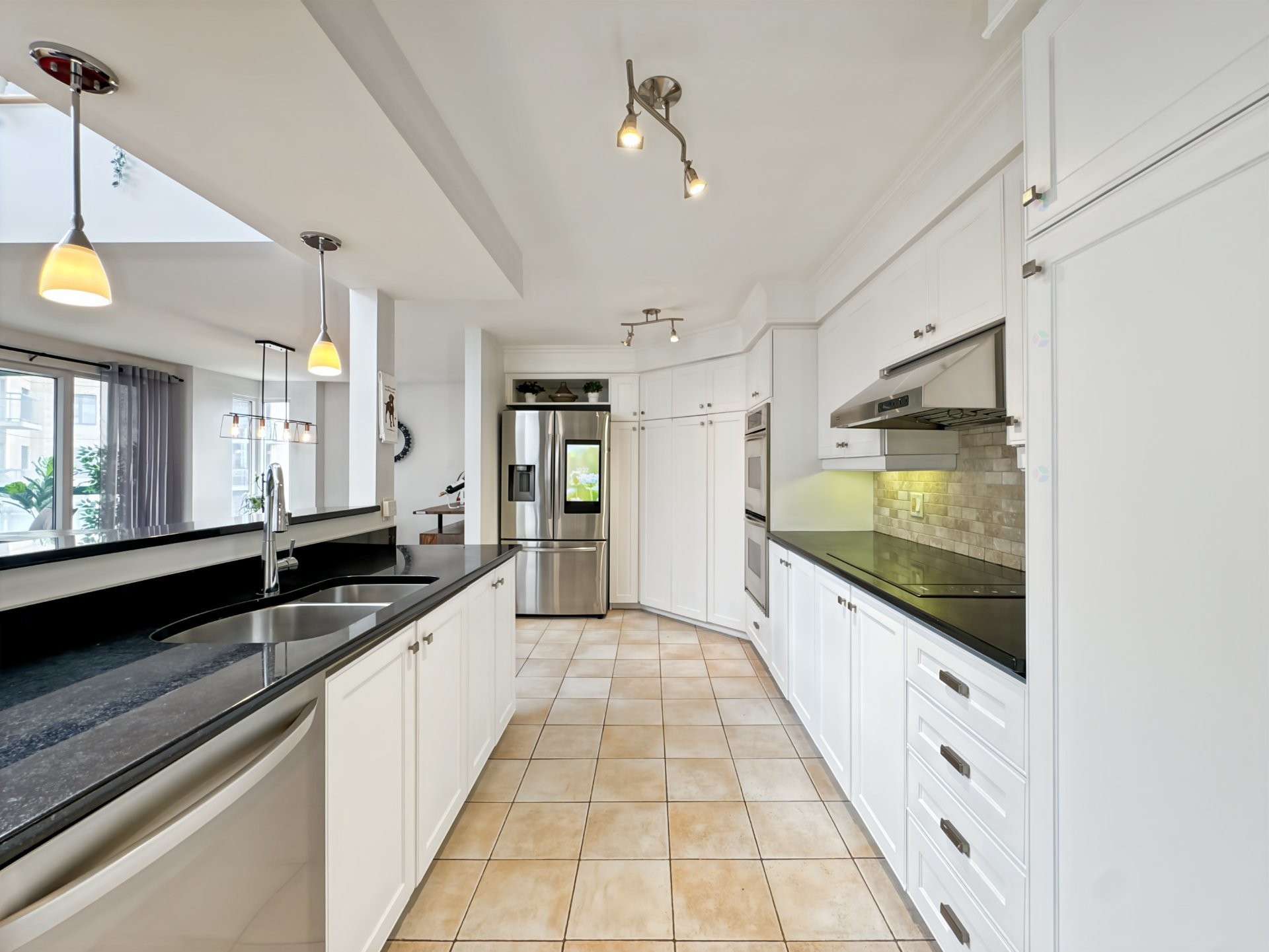 









8145


Boul. St-Laurent

, 705,
Brossard,




QC
J4X2A3

