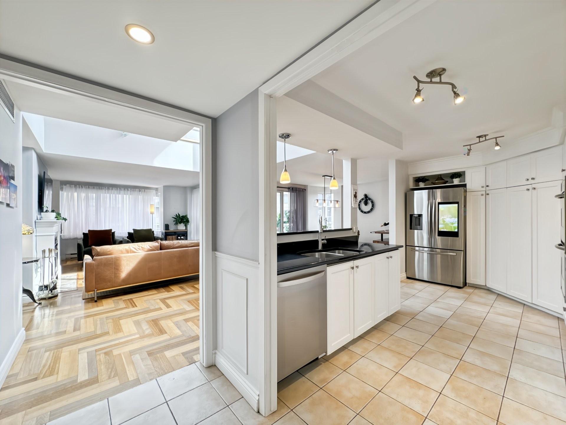 









8145


Boul. St-Laurent

, 705,
Brossard,




QC
J4X2A3

