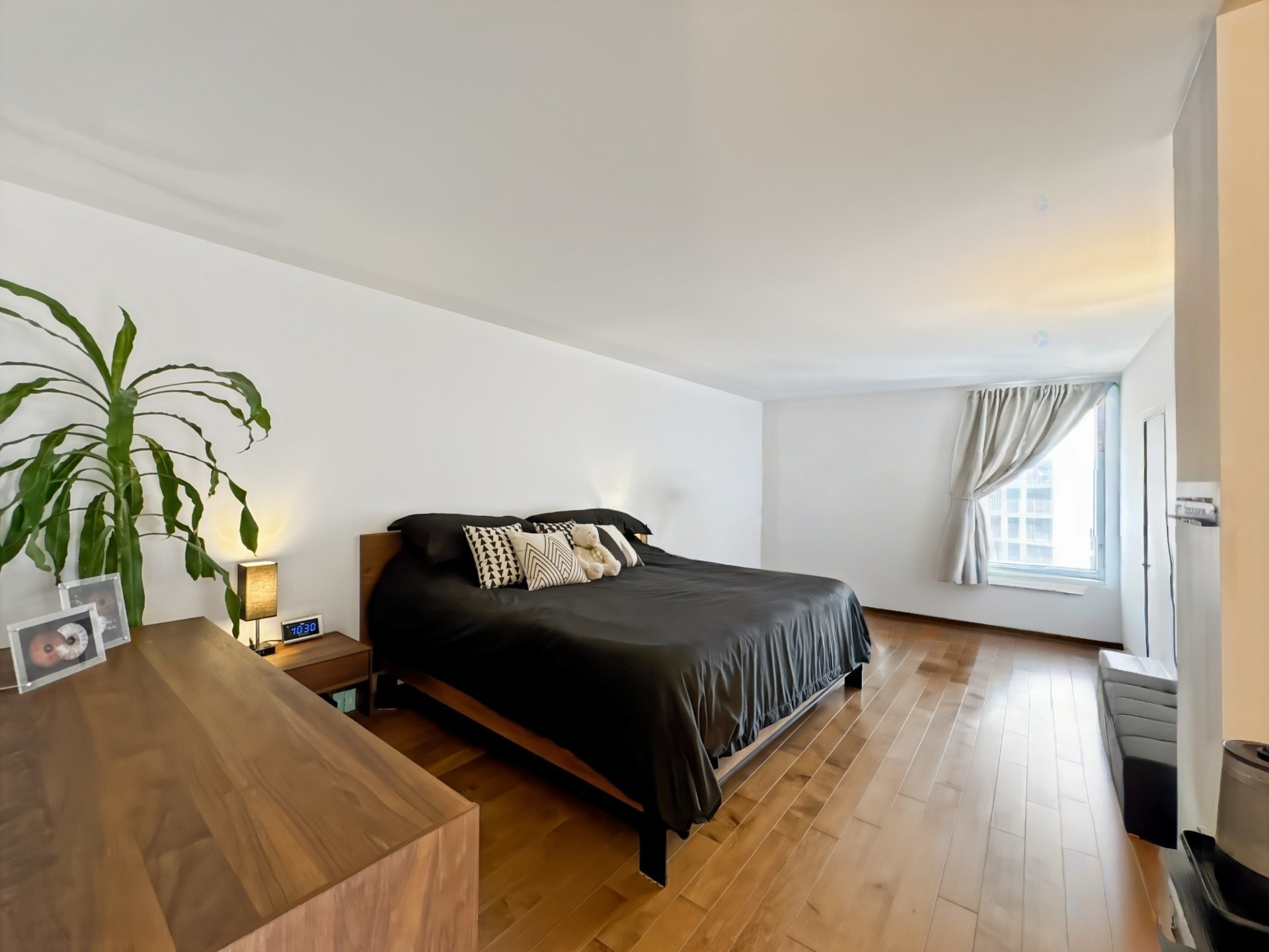 









8145


Boul. St-Laurent

, 705,
Brossard,




QC
J4X2A3

