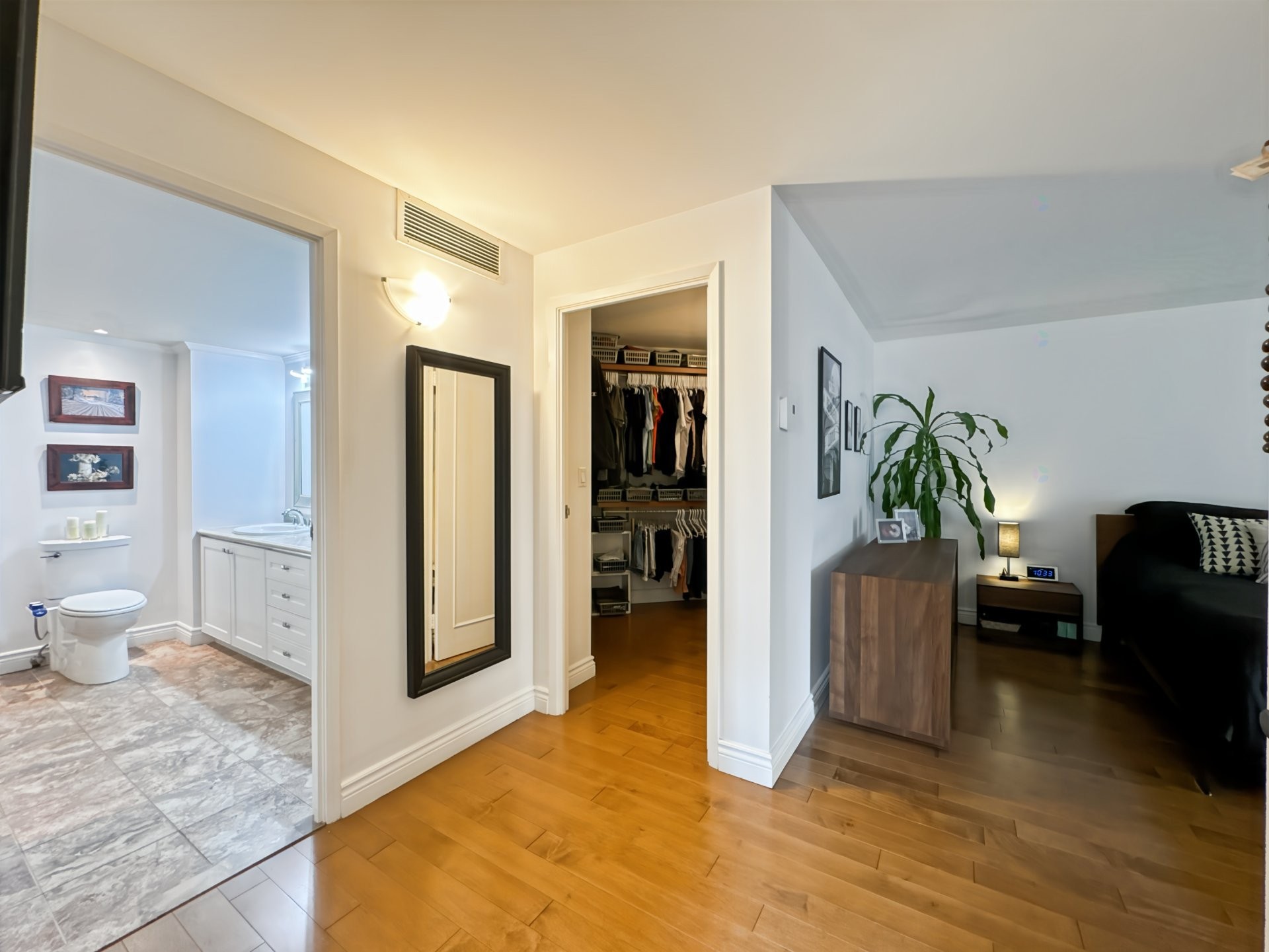 









8145


Boul. St-Laurent

, 705,
Brossard,




QC
J4X2A3

