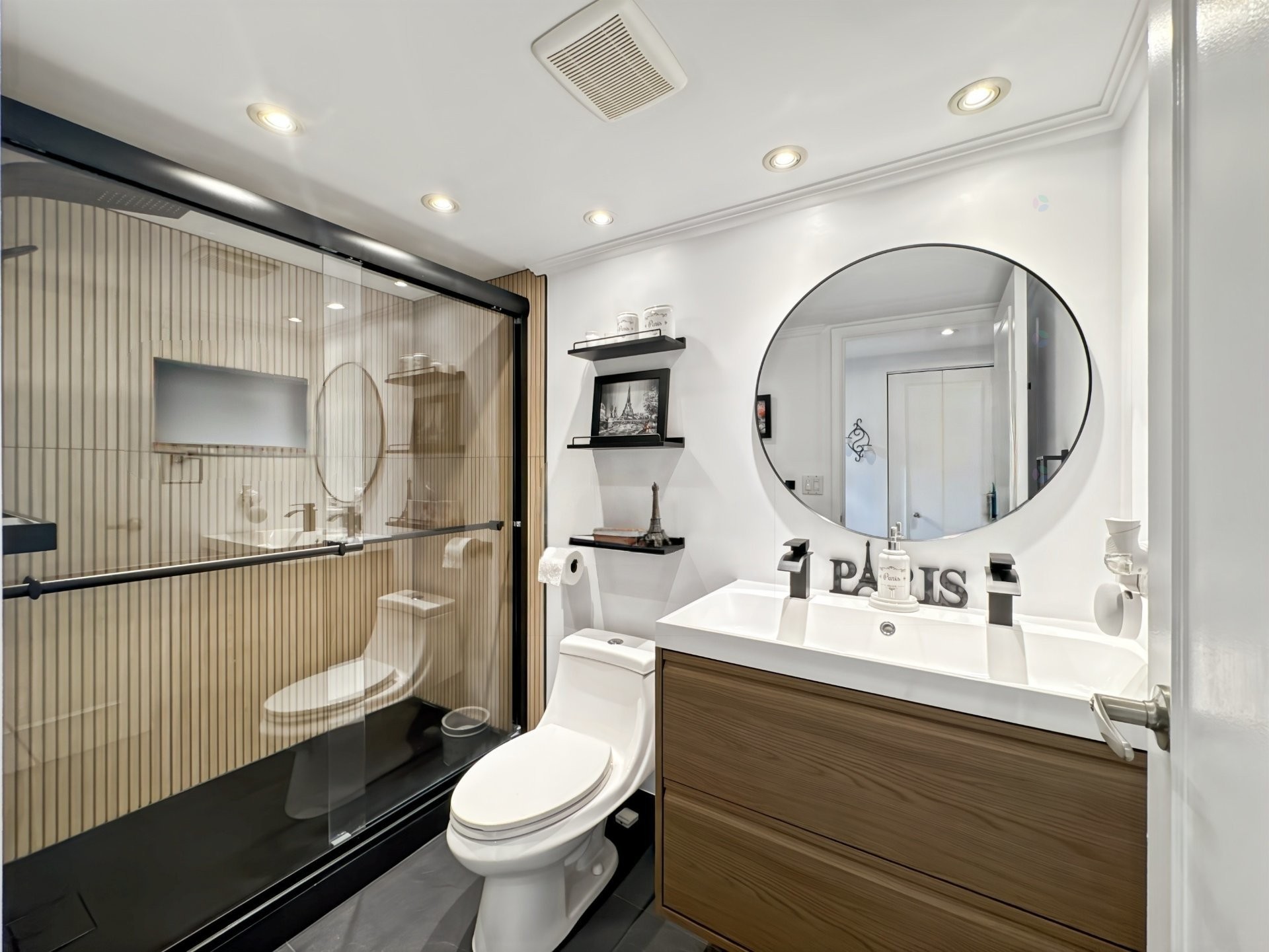 









8145


Boul. St-Laurent

, 705,
Brossard,




QC
J4X2A3

