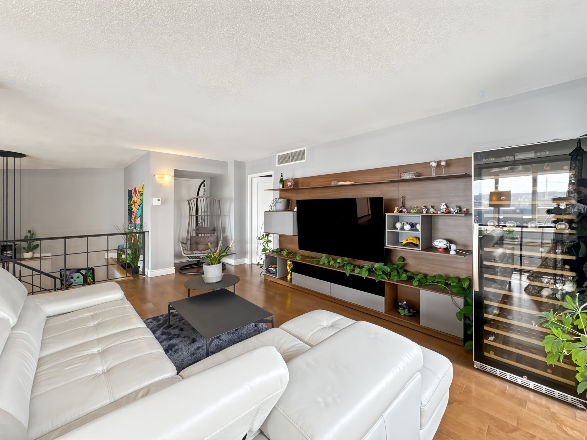 









8145


Boul. St-Laurent

, 705,
Brossard,




QC
J4X2A3

