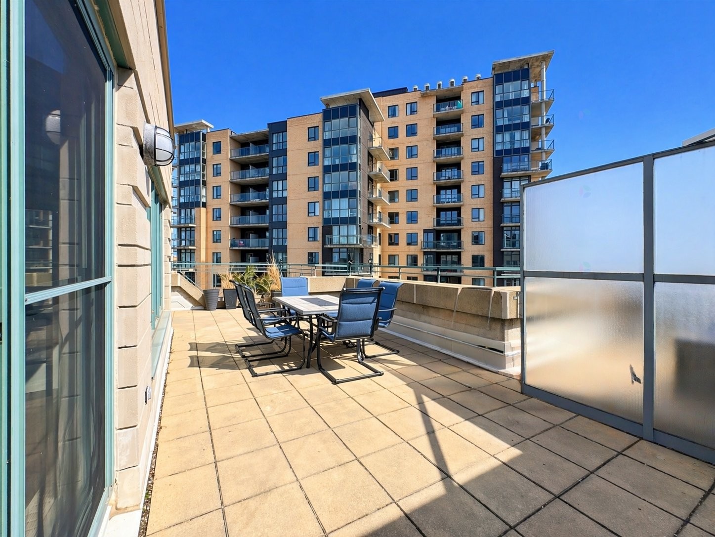 









8145


Boul. St-Laurent

, 705,
Brossard,




QC
J4X2A3

