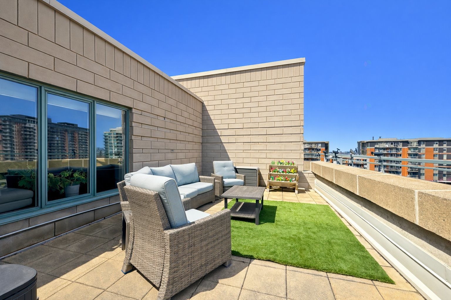 









8145


Boul. St-Laurent

, 705,
Brossard,




QC
J4X2A3

