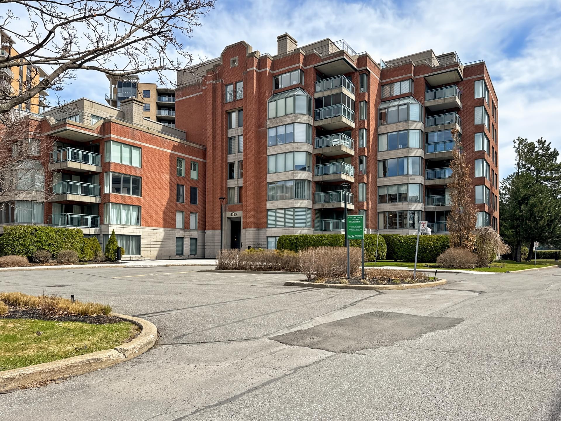 









8145


Boul. St-Laurent

, 705,
Brossard,




QC
J4X2A3

